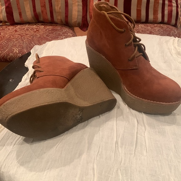 Boots - Picture 4 of 4